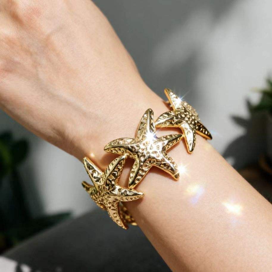 Women’s Starfish Exaggerated Bracelet – golden Tone Adjustable Bracelet