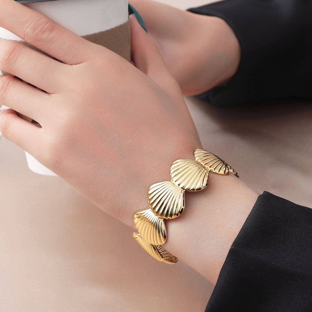 Women’s Shell Exaggerated Bracelet – golden Tone Adjustable Bracelet