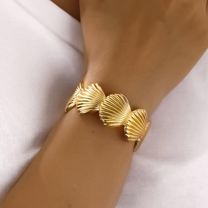 Women’s Shell Exaggerated Bracelet – golden Tone Adjustable Bracelet