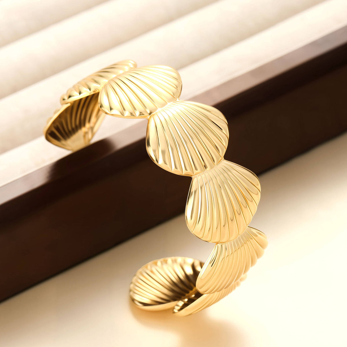 Women’s Shell Exaggerated Bracelet – golden Tone Adjustable Bracelet