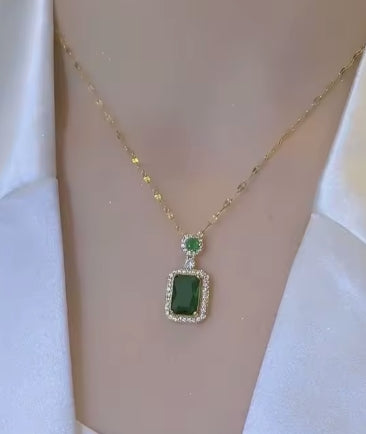 green Luxury Elegant Necklace – Heart Pendant for Women